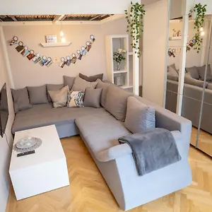 Cozy Modern Nest In The Heart Of With Netflix Appartement