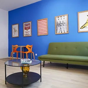  Apartment Vibrant Design - Full Kitchen - Wi-fi - 18 Mins To Centre